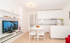 Avenue Apartment